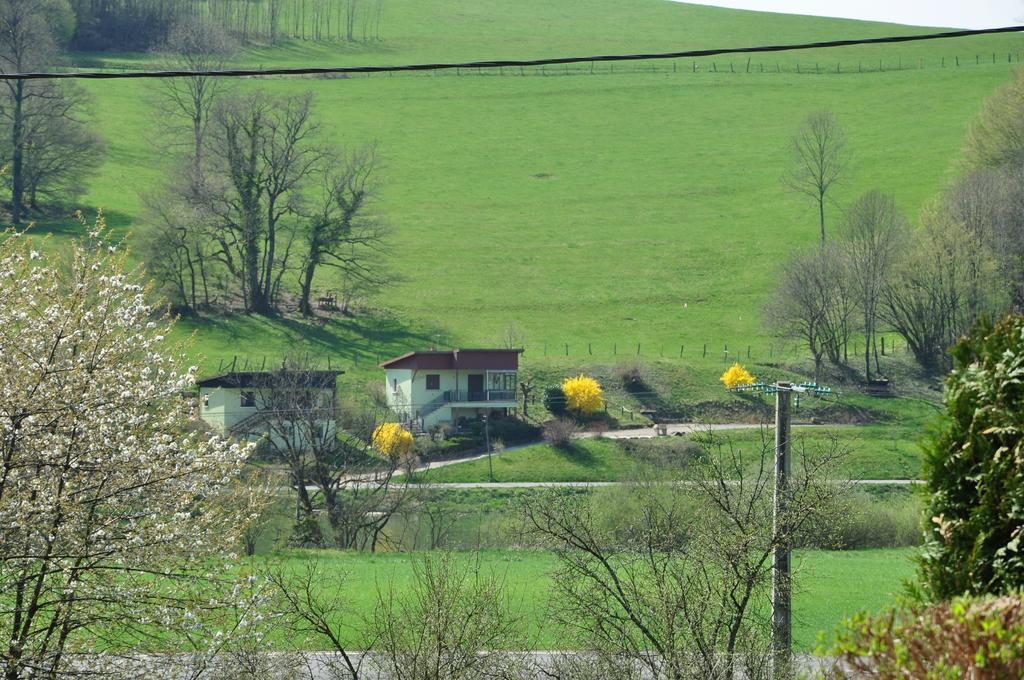 Le Relais De La Vallee Hyevre-Paroisse Luaran gambar