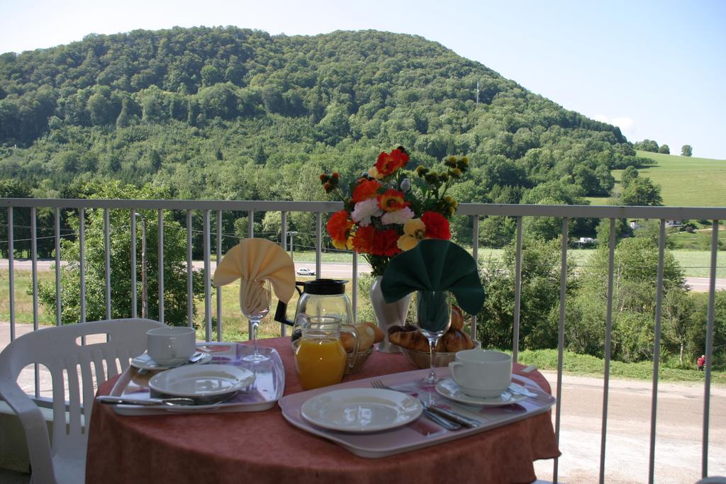 Le Relais De La Vallee Hyevre-Paroisse Luaran gambar